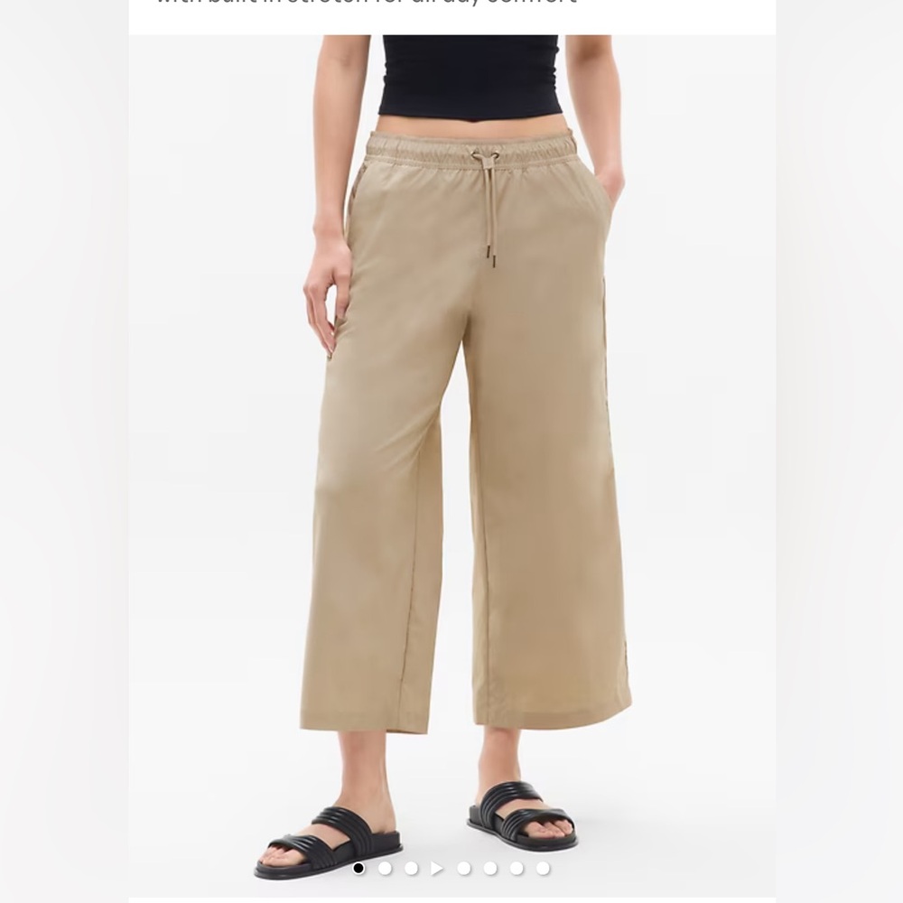 Athleta Midday Mid Rise Crop Poplin Pant